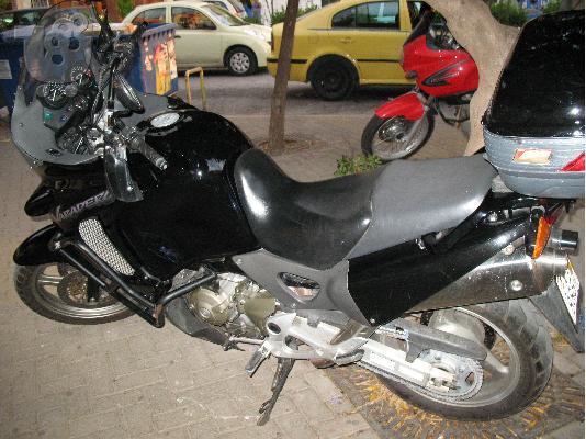 PoulaTo: HONDA XL 1000 V Varadero '02