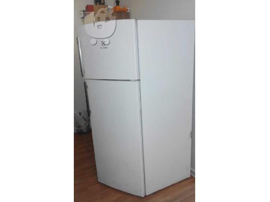 PoulaTo: ψυγειοκαταψύκτης ELECTROLUX