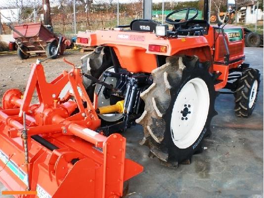 Τρακτέρ Hinomoto N 239 με ρεβέρσα  Καραμανίδης