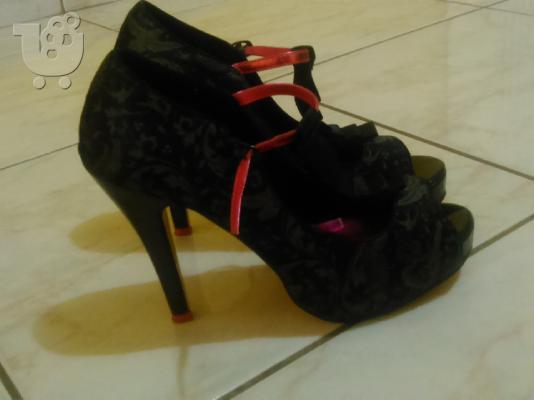 PoulaTo: Peep toe iron fist