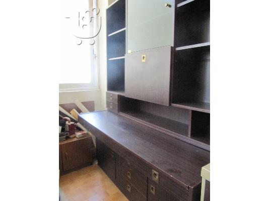 πωλείται γραφείο (150 € και βιβλιοθήκη 150 €)