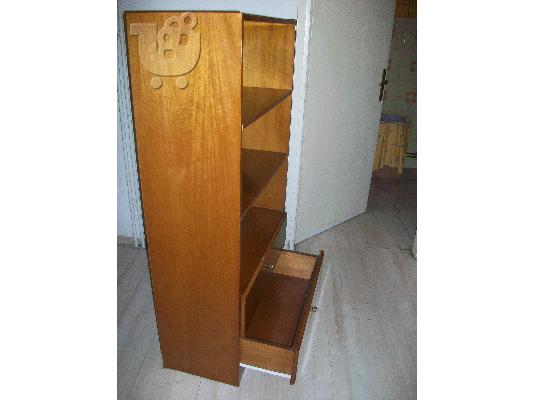 Βιβλιοθήκη ξύλινη