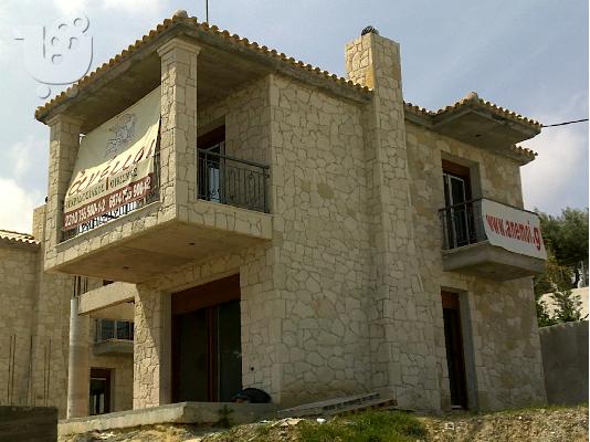 PoulaTo: Αυτόνομες Παραδοσιακές Κατοικίες 