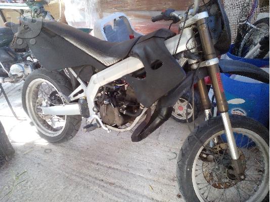 PoulaTo: DERBI Senda 50 SM DRD '01