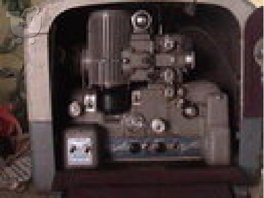 PoulaTo: κινηματογραφικη μηχανη προβολης
