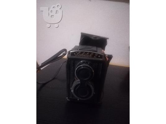 πωλείται φωτογραφική μηχανή lubitel 2 με τη θήκη της