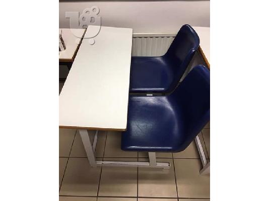 Πωλούνται θρανία ελληνικής κατασκευής.