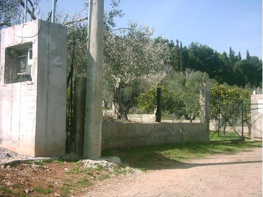 PoulaTo: ΠΩΛΕΙΤΑΙ οικόπεδο δύο κάθετες