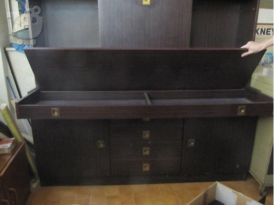 πωλείται γραφείο (150 € και βιβλιοθήκη 150 €)