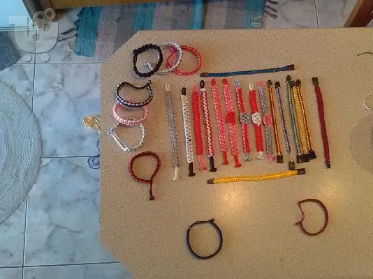 Bracelets (Βραχιόλια) κατασκευές με πολύχρωμα κορδόνια....