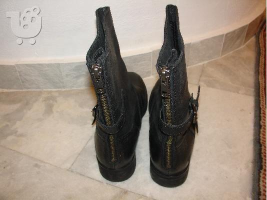 Μποτάκια μαύρα Pull&Bear