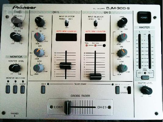ΕΥΚΑΙΡΙΑ 2 pioneer CDJ 100 & pioneer DJM 300S