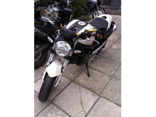 DUCATI Monster 696 
