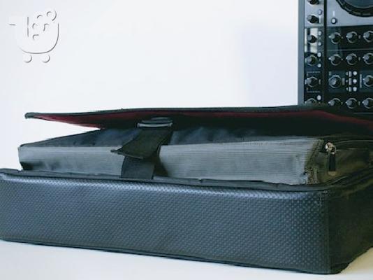 PoulaTo: ΤΣΑΝΤΑ DJTechTools Controller S4 ή Vci- 400 Se ή οποιοδήποτε Controller ίδιου μεγέθους.