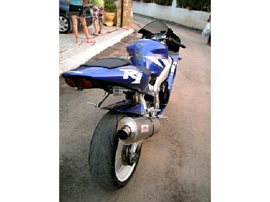 YAMAHA YZF-R1 