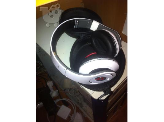 PoulaTo: Headphones
