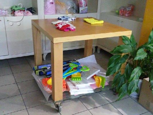 PoulaTo: ΤΕΤΡΑΓΩΝΟ ΤΡΑΠΕΖΙ