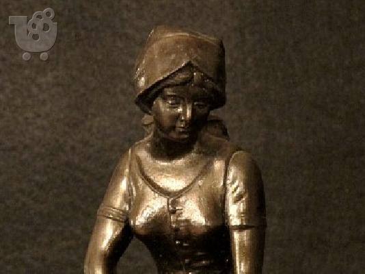 Αγαλματίδιο σε pewter, με θέμα "Αγρότισσα"