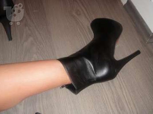PoulaTo: Red sole ankle boots