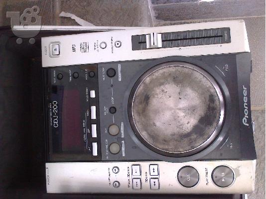 πωλουνται 2 pioneer cdj200 μαζι με μεικτη μεσα στη βαλιτσα τους...