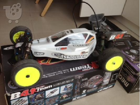PoulaTo: team associated b4. 1 factory team