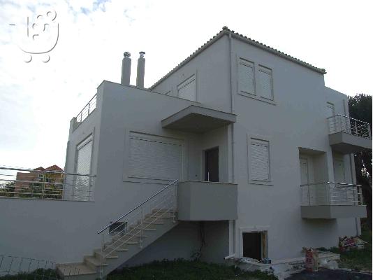 Στα Καλέσσα έξω από το Ηράκλειο  νεόδμητη μεζονέτα 150m2...