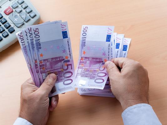 PoulaTo: Είστε άνεργοι! Έχετε χρέη! Εσείς που απορρίψατε εδώ από την τράπεζα,