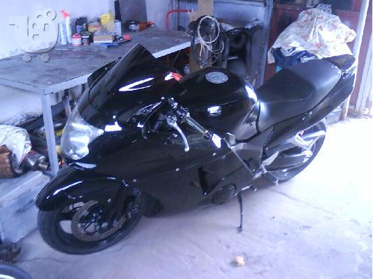 PoulaTo: HONDA CBR 1100 XX Super Blackbird '98