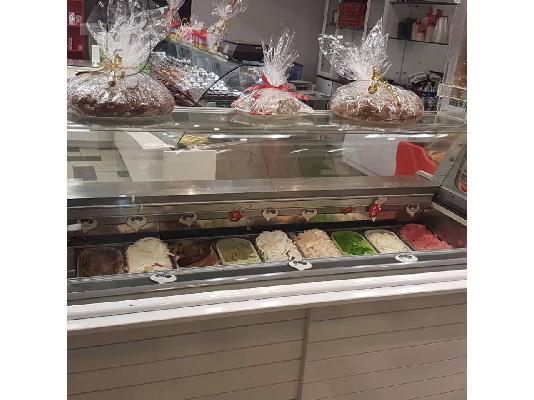 Πωλείται ολόκληρη Έκθεση Ζαχαροπλαστείου.