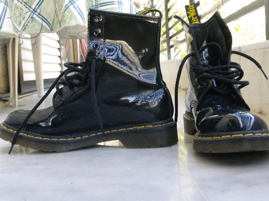 Λουστρίν μαύρα Dr. Martens