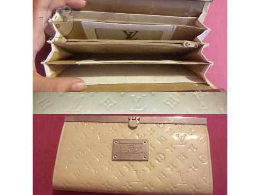 PoulaTo: Μπεζ πορτοφόλι clutch τύπου Louis Vuitton