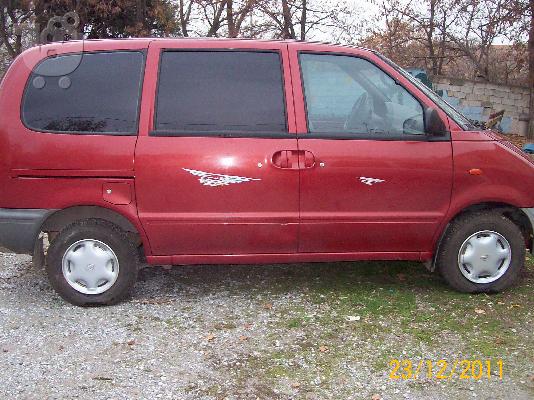 PoulaTo: NISSAN SERENA '03