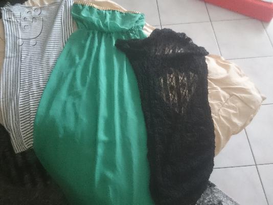 Πωλούνται Βραδινά Φορέματα .