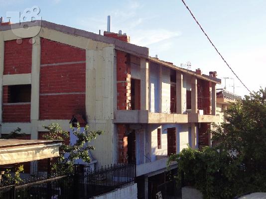 Καινούργια διώροφα διαμερίσματα